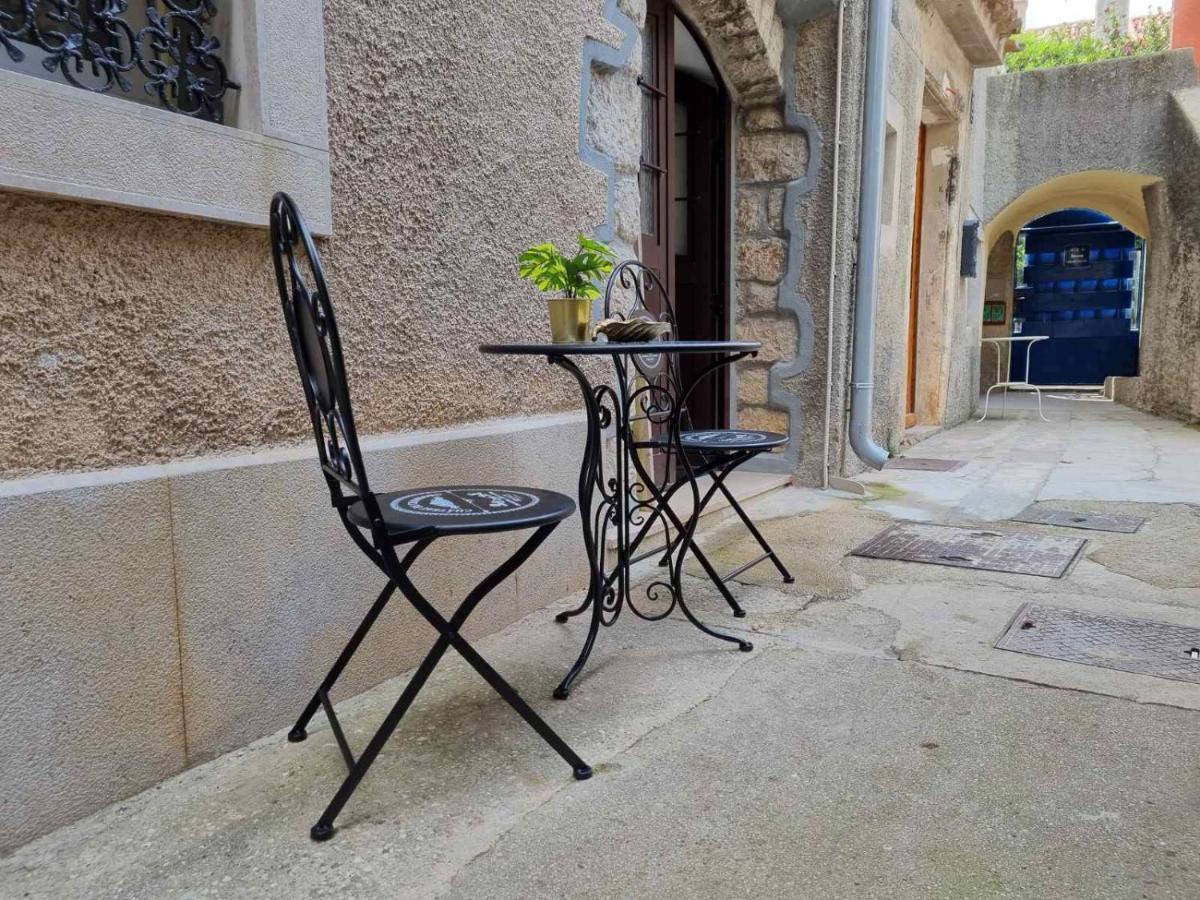 Apartman Ivano Cres Apartment Exterior photo